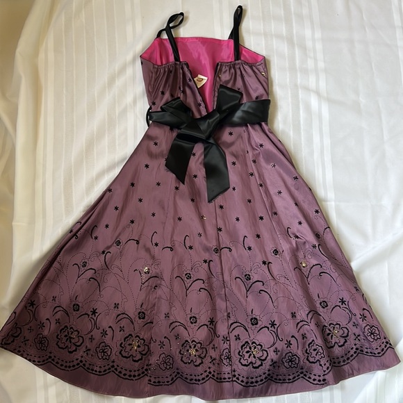 Lily Kid | Size 10 (Girls) Purple Strappy Tank Dress with Black and Gold Flowers - Picture 6 of 14